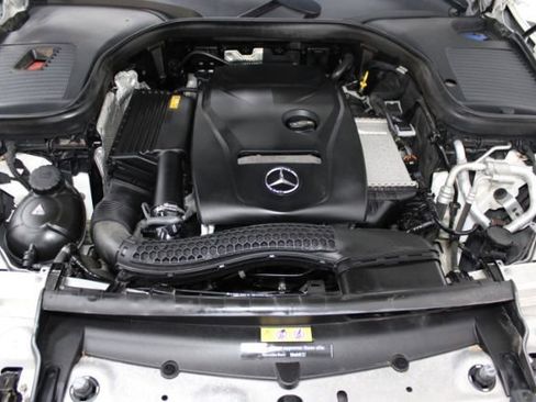 Used 2018 Mercedes-Benz GLC 300 4MATIC w/ AMG Line image 28