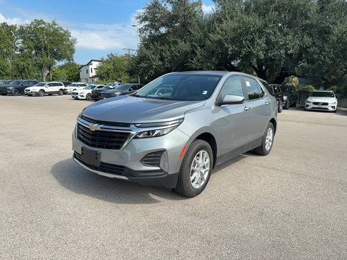 Used 2023 Chevrolet Equinox LT w/ Driver Convenience Package image 2