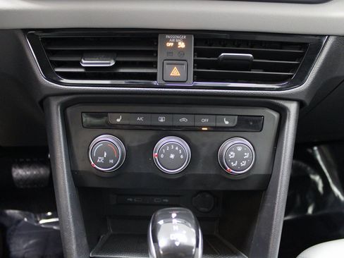 Used 2022 Volkswagen Taos SE image 42