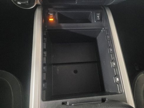 Used 2021 Nissan Titan SV w/ SV Convenience Package image 26