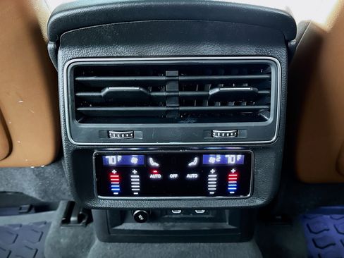 Used 2022 Audi Q8 Premium Plus w/ Premium Plus Package image 7