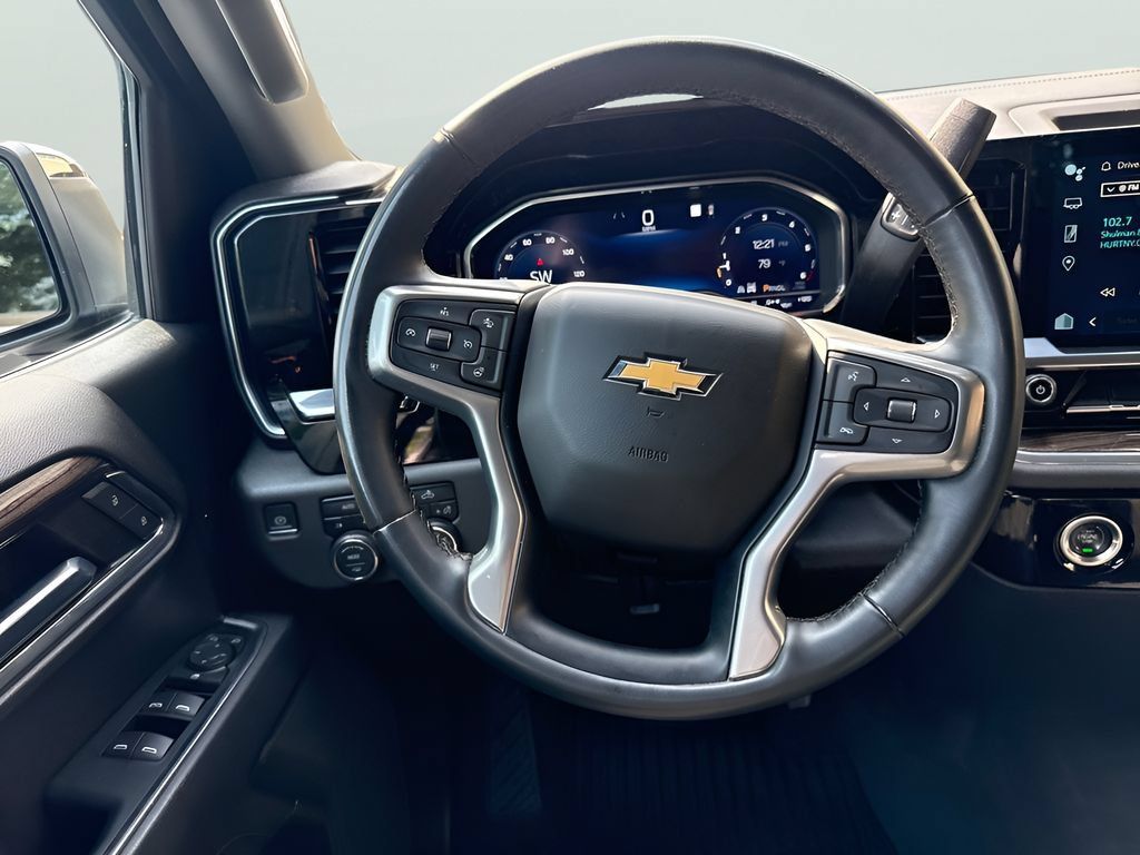 Used 2023 Chevrolet Silverado 1500 LT AWD/4WD image 17