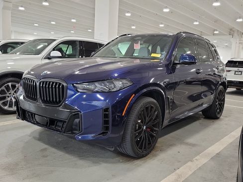 Used 2024 BMW X5 sDrive40i w/ Executive Package RWD image 1