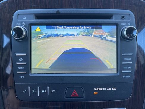 Used 2017 Chevrolet Traverse LT image 18