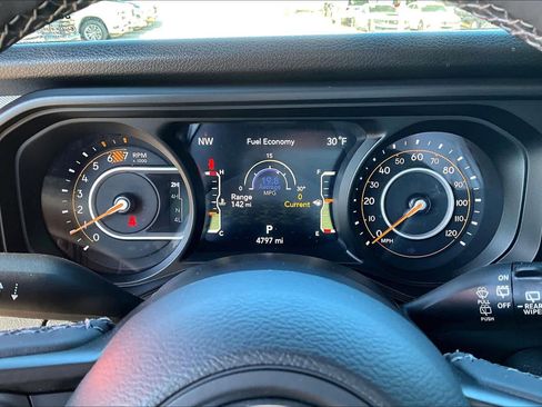 Certified 2025 Jeep Wrangler Sport image 25