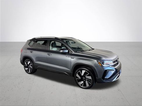Used 2023 Volkswagen Taos SEL image 4