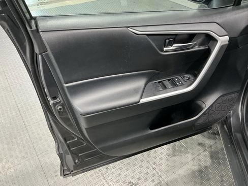 Used 2021 Toyota RAV4 XLE w/ Convenience Package image 25