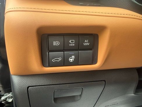 Used 2025 Toyota Highlander Platinum AWD/4WD image 17