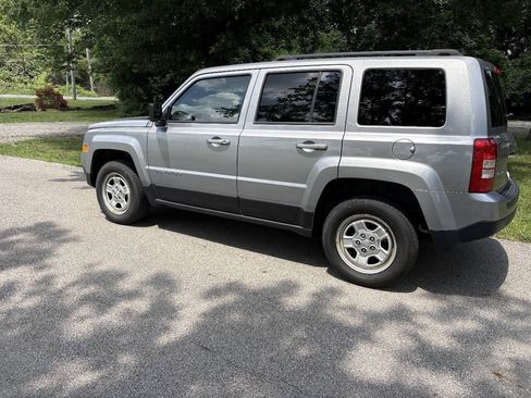 Used 2016 Jeep Patriot Sport w/ Power Value Group AWD/4WD image 4