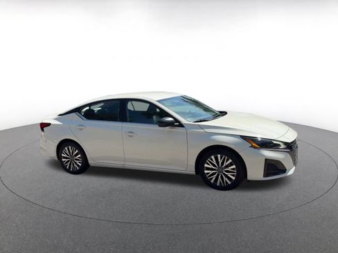 Used 2026 Nissan Altima 2.5 SV FWD image 2