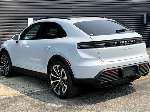 New 2025 Porsche Macan 4S Electric image 3