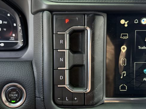 Used 2024 GMC Yukon Denali RWD image 23