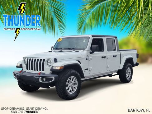 Used 2023 Jeep Gladiator Sport AWD/4WD image 2