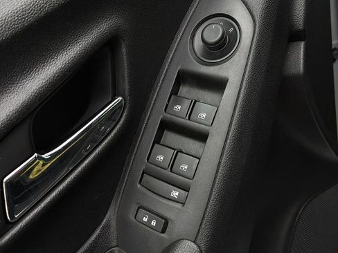 Used 2020 Chevrolet Trax LT AWD/4WD image 12