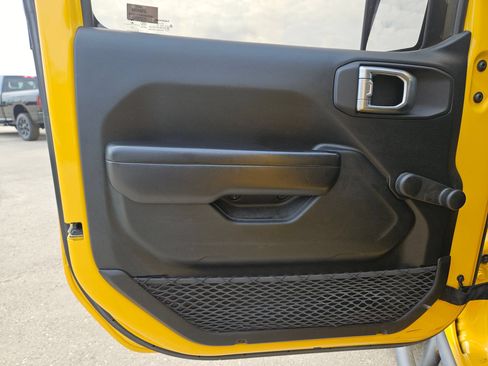 Used 2021 Jeep Wrangler Unlimited Sport AWD/4WD image 11