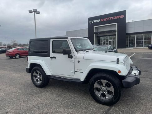 Used 2017 Jeep Wrangler Sahara w/ Connectivity Group AWD/4WD image 1