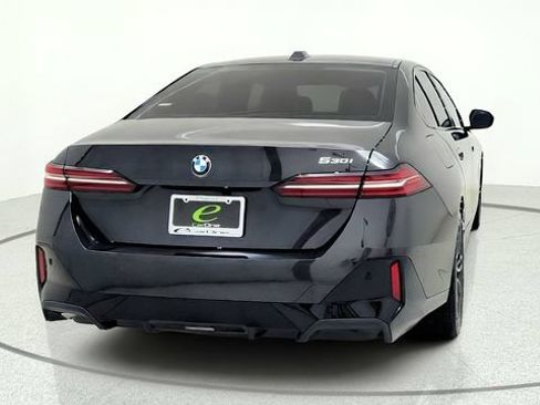 Used 2026 BMW 530i w/ M Sport Package RWD image 8