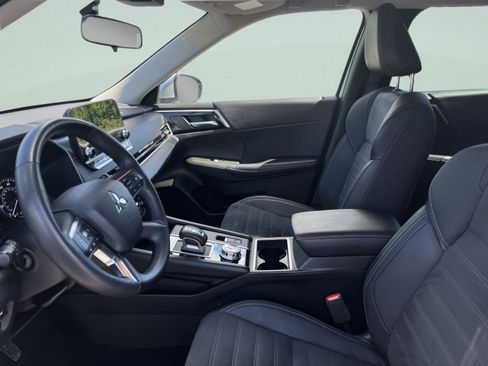 Used 2023 Mitsubishi Outlander SE AWD/4WD image 14