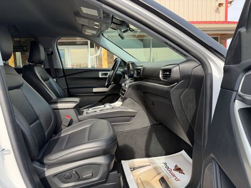 Used 2021 Ford Explorer XLT w/ Equipment Group 202A image 27