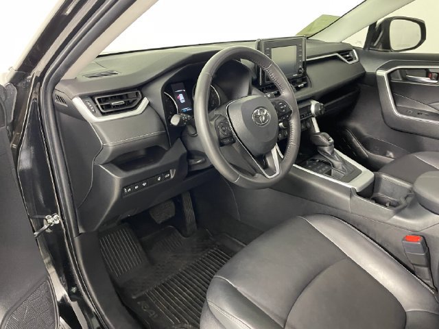 Used 2022 Toyota RAV4 XLE Premium AWD/4WD image 3