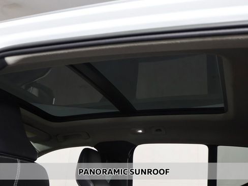 Used 2023 Volvo XC40 B5 Plus w/ Protection Package Premier AWD/4WD image 4