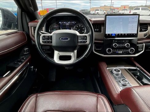 Used 2024 Ford Expedition Limited image 5