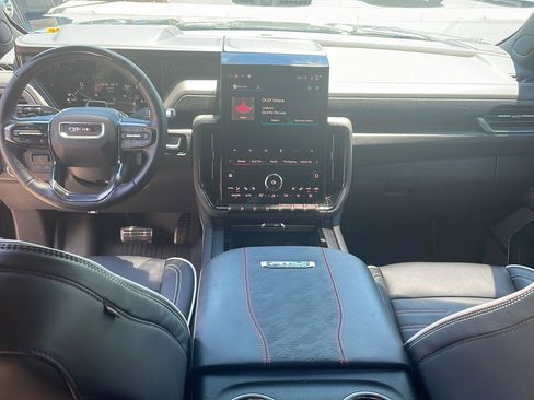 Used 2025 GMC Yukon AT4 Ultimate AWD/4WD image 7