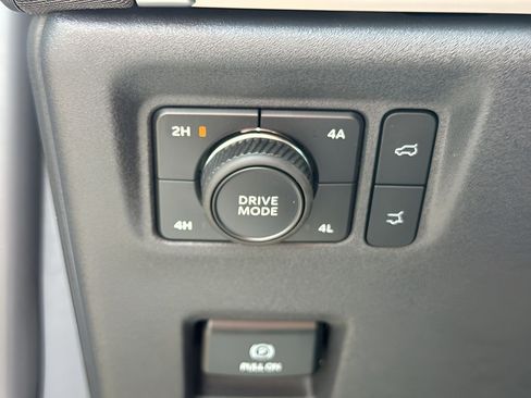 New 2025 Ford Expedition Active AWD/4WD image 21