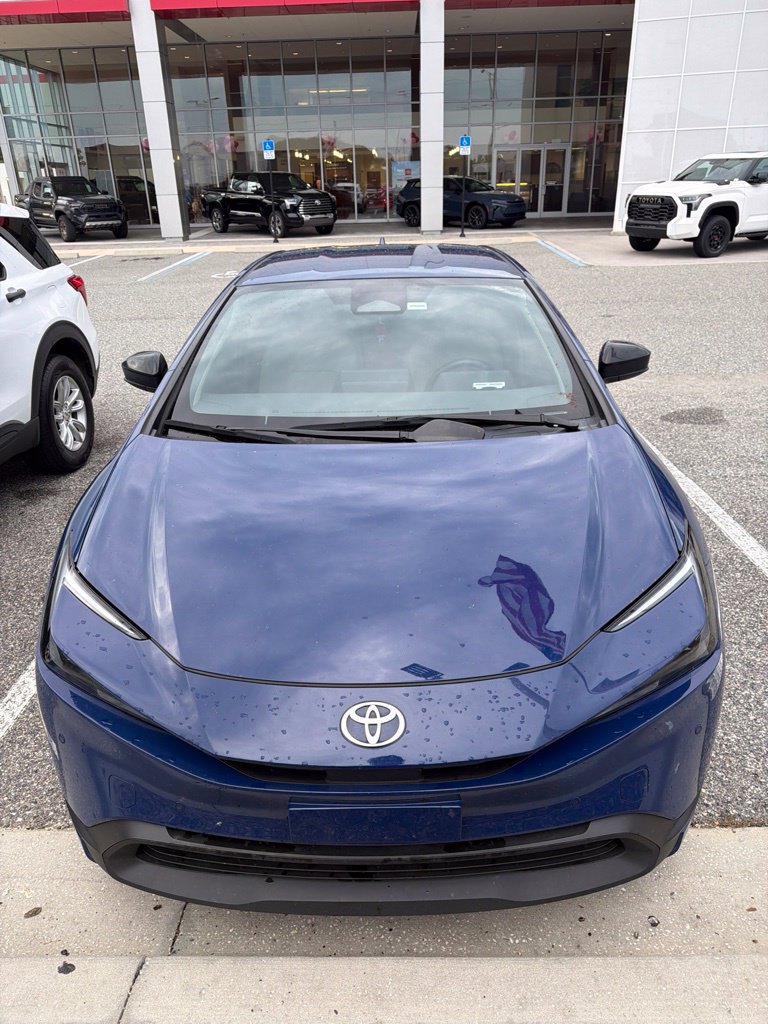 Used 2025 Toyota Prius LE FWD image 5