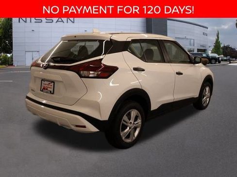 New 2025 Nissan Kicks Play S image 2