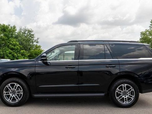 Used 2025 Ford Expedition Active AWD/4WD image 9