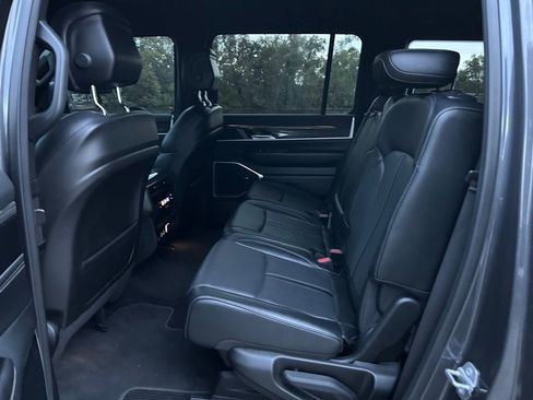 Used 2022 Jeep Wagoneer Series II image 13