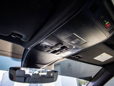 Used 2023 Volkswagen Tiguan SE R-Line image 31