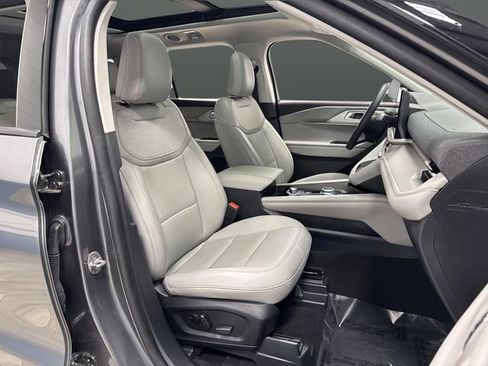 Used 2025 Ford Explorer Active w/ Active Comfort Package image 32