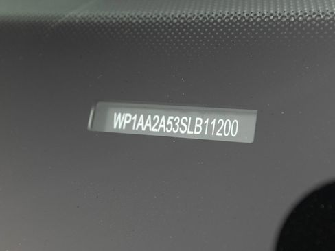 Certified 2025 Porsche Macan image 37