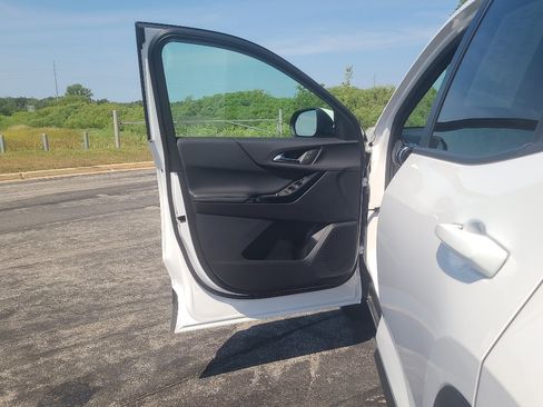 Used 2025 Chevrolet Equinox LT AWD/4WD image 10