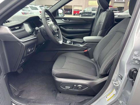 New 2025 Jeep Grand Cherokee Laredo X w/ Luxury Tech Group I image 9