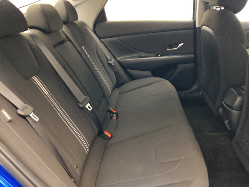 Used 2025 Hyundai Elantra SEL FWD image 19