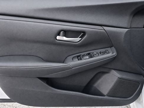 Used 2025 Nissan Sentra SV FWD image 13