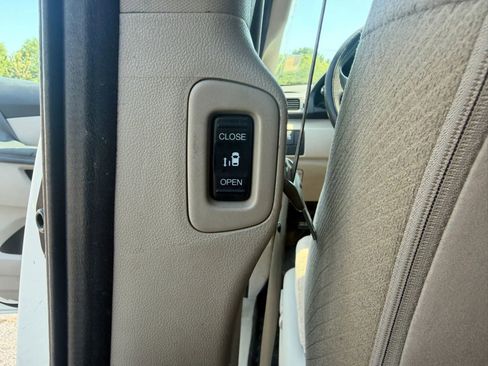 Used 2016 Honda Odyssey SE image 24