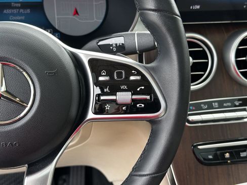 Used 2022 Mercedes-Benz GLC 300 4MATIC image 11