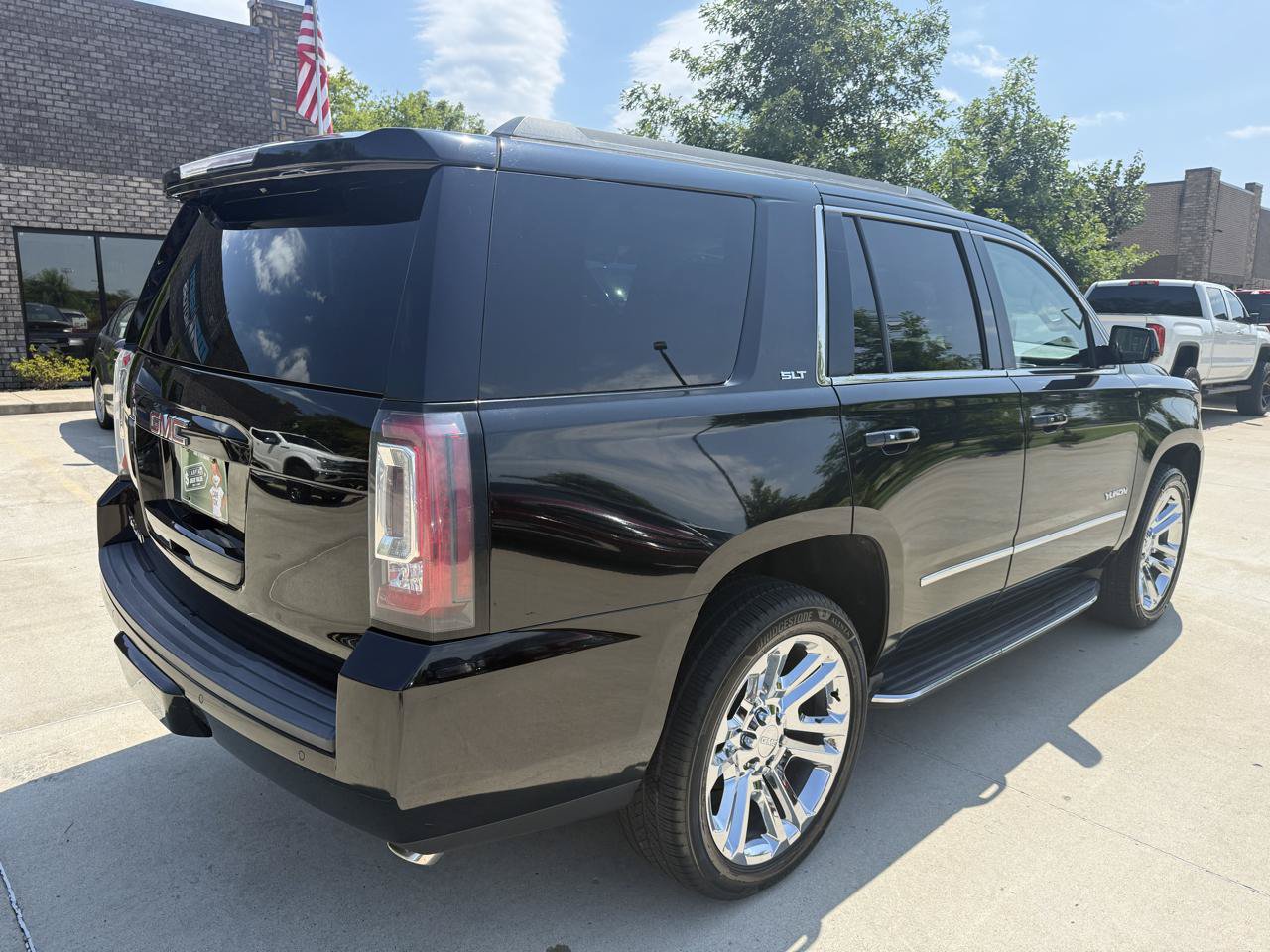 Used 2018 GMC Yukon SLT w/ Premium Edition RWD image 4