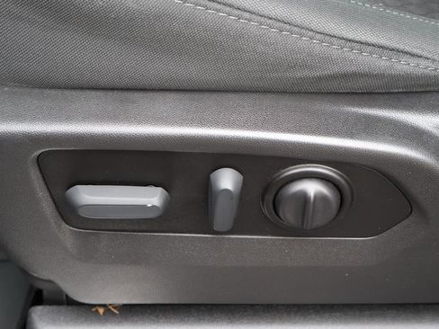 Used 2021 Chevrolet Silverado 1500 LT image 32