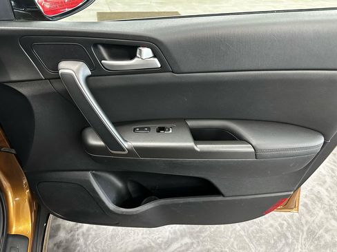 Used 2020 Kia Sportage S w/ S FWD Sunroof Package image 18