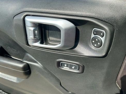 Used 2018 Jeep Wrangler Unlimited Sport S image 11