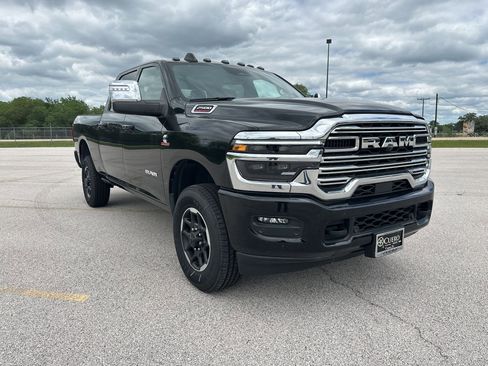 Used 2025 RAM 2500 Laramie AWD/4WD image 7