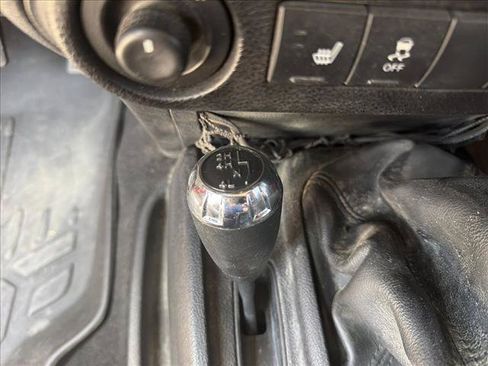 Used 2013 Jeep Wrangler Unlimited Rubicon w/ Connectivity Group AWD/4WD image 18