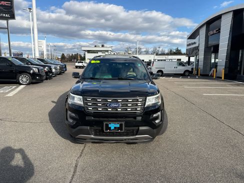 Used 2016 Ford Explorer XLT w/ Equipment Group 202A image 2