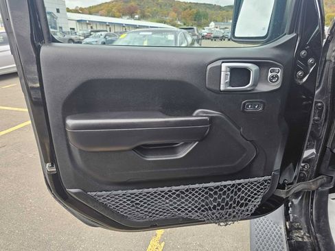 Used 2019 Jeep Wrangler Sport image 17