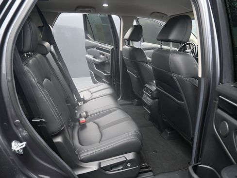 Used 2025 Honda Pilot EX-L image 13
